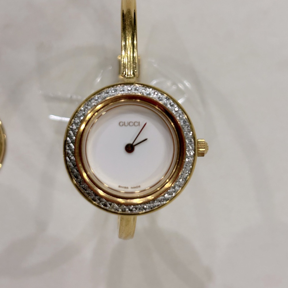 Gucci watch with interchangeable faces